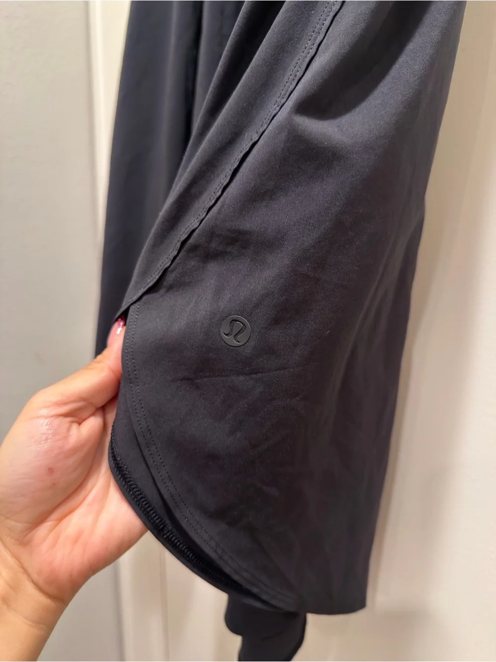 lululemon athletica Charcoal High-Low Smocked-Waist Skirt the everyday black 8